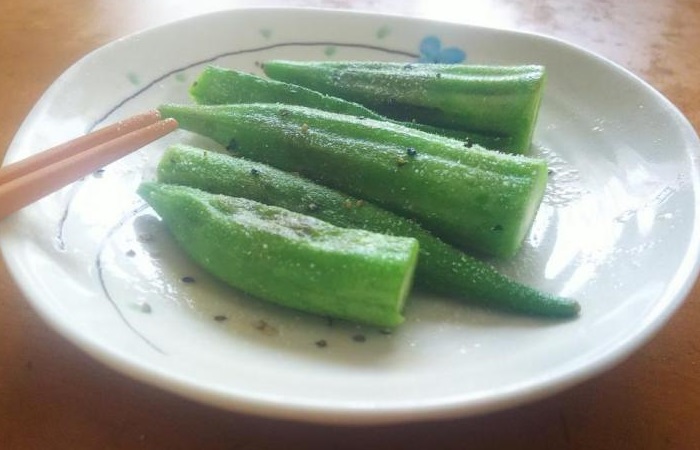 お好みの塩、コショウで味を調えます。